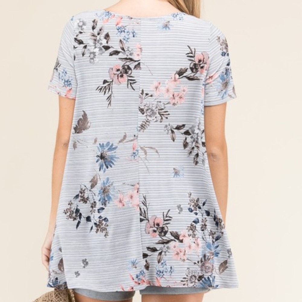 ➕ Floral Cutout Top - Picture 3 of 6